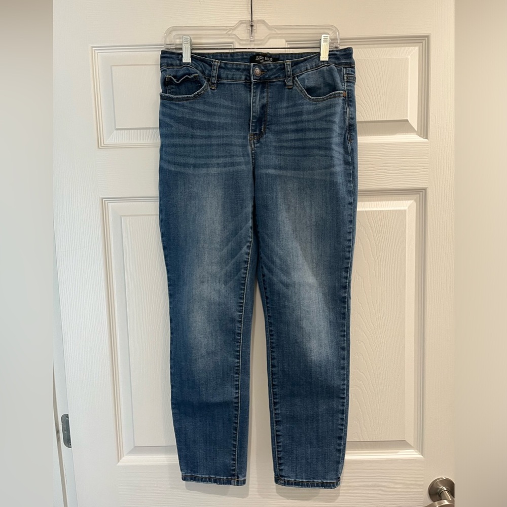 Judy Blue Size 31 Relaxed Fit Jeans Back Pockets Distressed